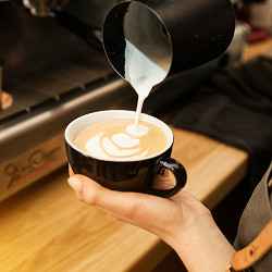 Чому кава іноді відчувається “порожньою”: розбираємо причини