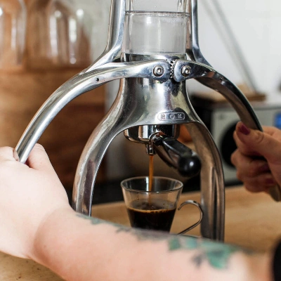 Еспресо з ручного пресу (Rok Espresso)